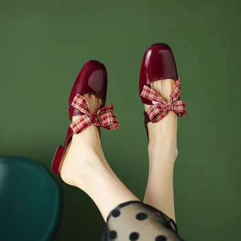 V roku 2023; Letné topánky; Štýlové dámske šľapky žien pokryté papuče ploché podpätky