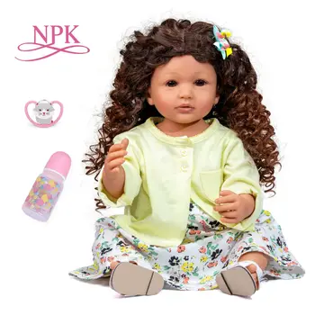 NPK 55 CM Hnedé opálenie pokožky reborn batoľa dievča Kučeravé vlasy princezná šaty Skutočnej veľkosti vaňa hračka veľmi mäkké plné telo silikónové dievča bábiku